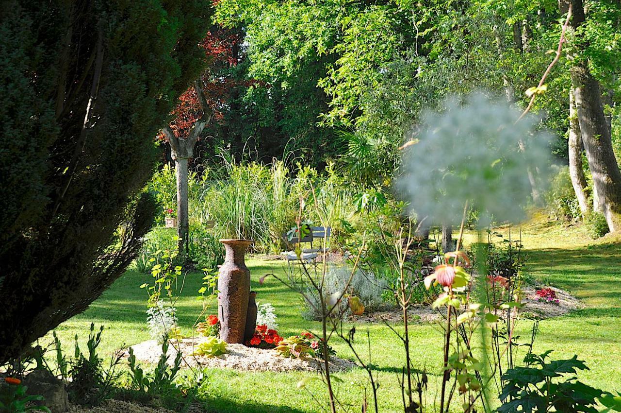 Au Jardin De Lisa Bed & Breakfast Cherreau Екстериор снимка