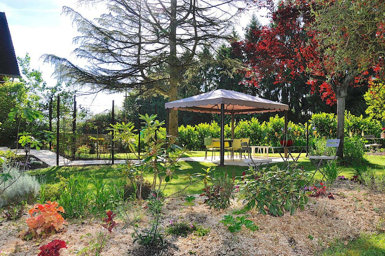 Au Jardin De Lisa Bed & Breakfast Cherreau Екстериор снимка