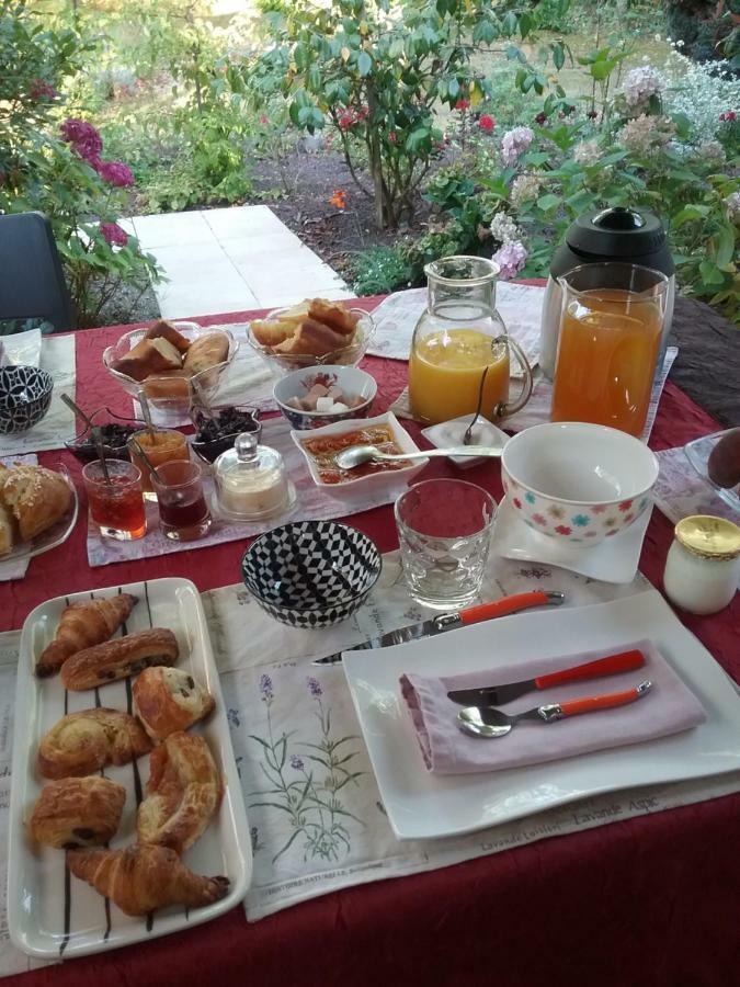 Au Jardin De Lisa Bed & Breakfast Cherreau Екстериор снимка