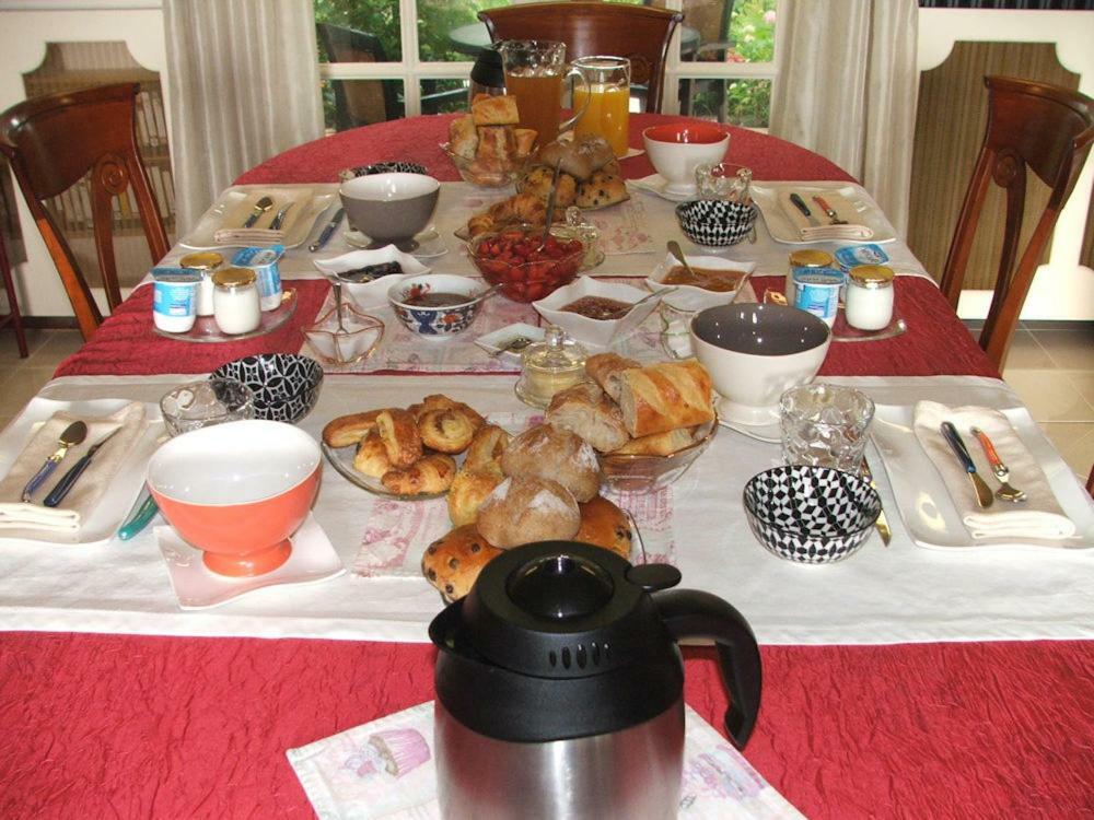 Au Jardin De Lisa Bed & Breakfast Cherreau Екстериор снимка